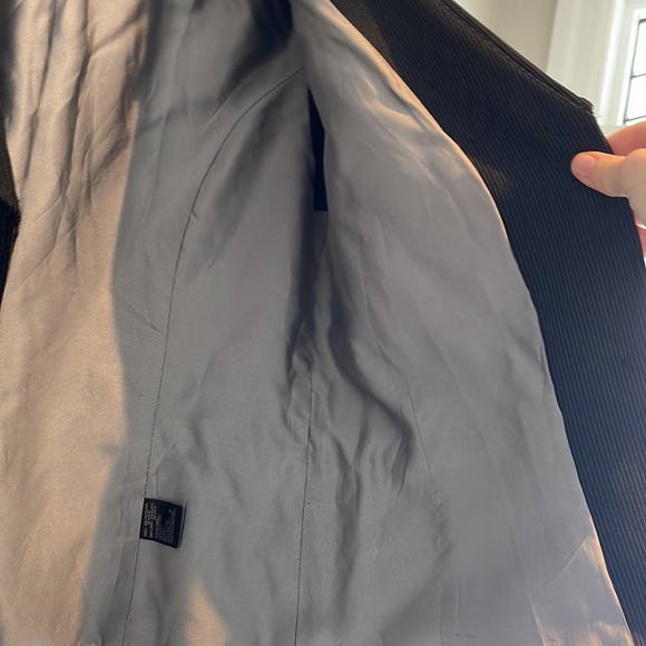 Gorgeous Tahari size 6 pinstriped black blazer - Picture 7 of 9